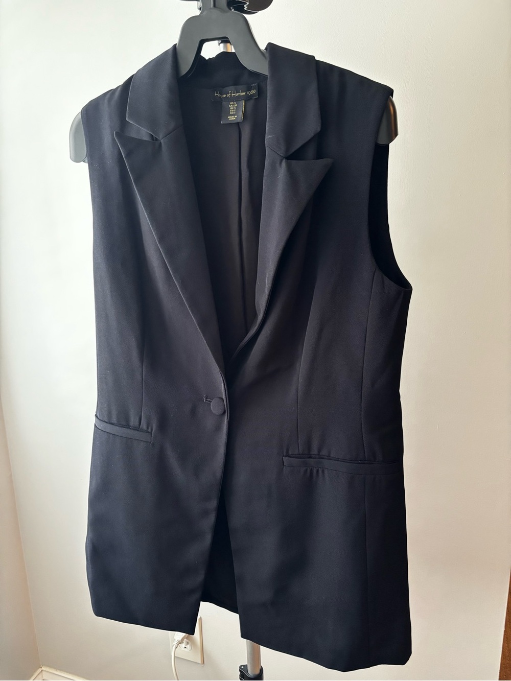 House of Harlow 1960 Sleeveless Black Blazer Vest